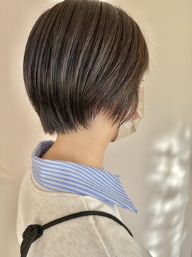 クム(QUMU) ショートカット×グレージュカラー