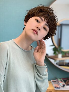 ベラ(Bella) 大人可愛い外国人風癖毛ショートパーマ20代30代40代