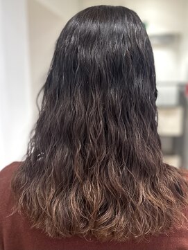 アピッシュ(apish 並木通り) 上から波巻きパーマ