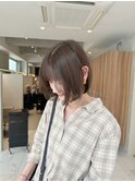 <入佐ひなの>顔まわりレイヤーに透明感たっぷりオリーブベージュ