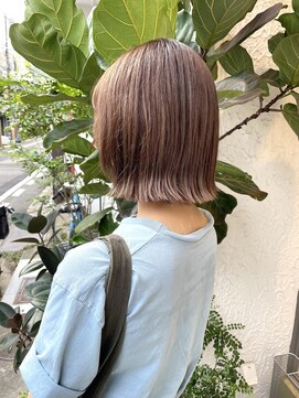 ラベストオイケ(LOVEST OIKE) ベージュ系カラーのナチュラルボブスタイル