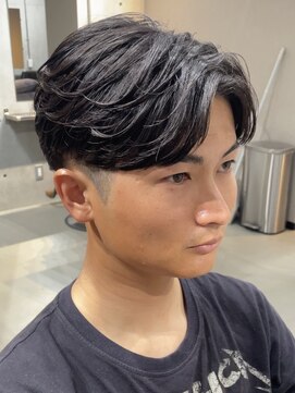 ブルニール 心斎橋(BLEUNIR) センターパート　ニュアンスパーマ　カルマパーマ　ツーブロック