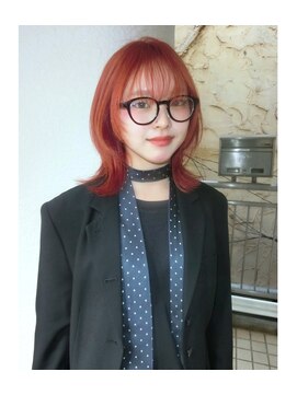 ノラ シブヤ(NORA) ハッシュカット・シャギーレイヤー・レッドブラウン・赤髪