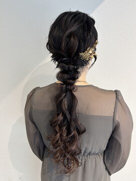 ベルバイリトル(belle by little) ローポニーアレンジ