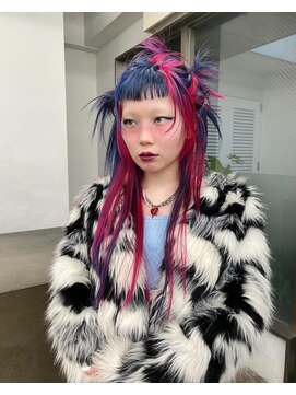 レコ 渋谷(LECO) ネイビーブルーとネオンピンクのスペシャルデザイン