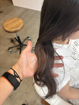 エン(En,) ちら見せインナーカラー×艶ロング