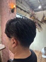 ロッソバイアルター 鎌取(ROSSO by aL-ter)&nbsp;ブルーブラック/フェザーパーマ/刈り上センターパート/鎌取/石橋