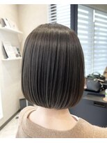 ビーボ(Bevo)&nbsp;オリーブグレーの艶丸ボブ