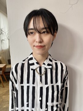 ヘアーアイストゥーレ(HAIR ICI TRE) 耳かけショートボブ アッシュブラウン ネオウルフ黒髪前髪あり