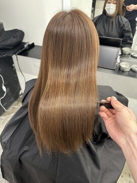 ココ 本八幡(KOKO) 黒髪クラゲヘアーオリーブグレー小顔ココアベージュロングヘア
