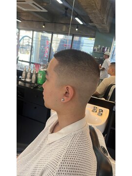 タイト スワッグ バーバーワークス(TIGHT SWAG BARBERWORKS) BUZZスキンフェード