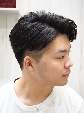 ヨシザワインク プレミアム 横浜 桜木町店(YOSHIZAWA Inc. PREMIUM) メンズ黒髪アップバングフェザーショート/ツーブロック刈り上げ