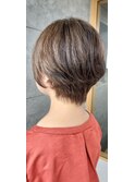 耳掛けショートヘアー
