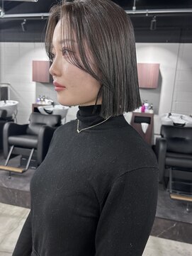 ピア ヤクイン(Pia Yakuin) 切りっぱなしボブ タッセルボブ 縮毛