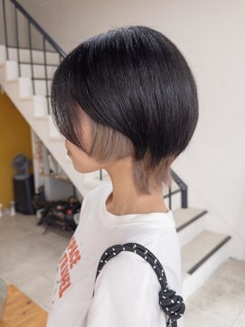 ノア(noa.) レイヤーカット×ホワイトベージュインナーカラー