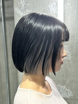 ルイ(ROUIS produced by LUCK 津田沼) ROUIS 津田沼 ボブ/ホワイトグレー/イヤリングカラー/津田沼