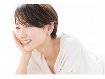 アトリエ リッツ(ATELIER RITZ)の写真/脱白髪染！“白髪を活かす”大人の艶カラー！根元から毛先までムラなく均一に、美しく仕上げます◎