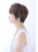 ことりベージュネイビーカラー毛先パーマ小顔ワンサイドショート