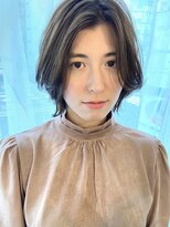 インビテーション(invitation) くびれヘア・ひし形・ショート・アッシュベージュ