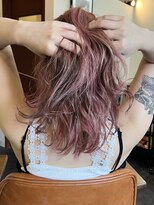 カルテ(QUARTE) まろやかピンクベージュ × ウェーブスタイル