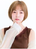 グレージュカラーシルキーベージュ斜めバングデザインカラー