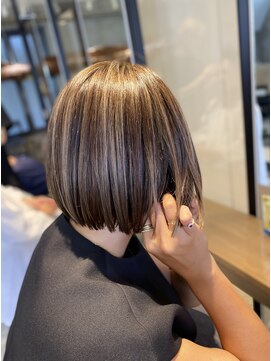 ニーイチイチ(211) ボブ/デザインカラー/コンパクトボブ