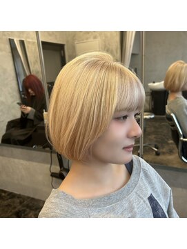 韓国風ボブ／顔周りカット／ブロンドヘア