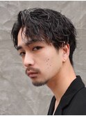 原宿縦落ちツイストスパイラルパーマかきあげセンターパート黒髪