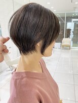 ルプル バイ フェイス 磯子(L'pul by face) 小くびれ丸みショート× アッシベージュ style by 田爪