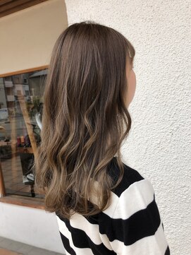 リゴッツ ドゥア プトゥリ(Regottz dua putri) ベージュ