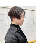 刈り上げセンターパートショート