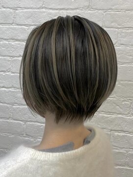 グレープバイン(GRAPEVINES) バレイヤージュ／ショートボブ