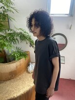 キュエ(qiie)&nbsp;ツイストスパイラル/コンマヘア/アップバング/スキンフェード