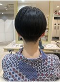 ツーブロック黒髪刈り上げショート刈り上げ女子ハンサムショート