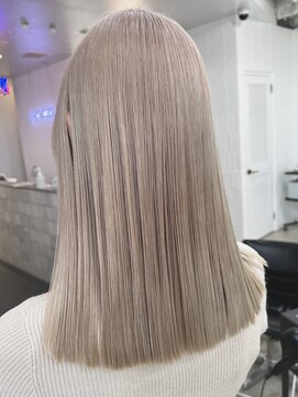 デート 原宿(DATE) シルバー/ダブルカラー/ケアブリーチ/シンプルストレート/原宿