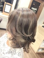 ヘアスタジオモモ(HAIR STUDIO Momo) ナチュラルハイライトカラー