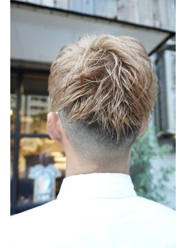 バーバー ヤマミチ(BARBER YAMAMICHI) <理容室>ツーブロック アップバンク ハイトーン