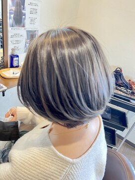 ヘアストーリー リズム(hair story r ism) ショートボブと毛先までのスジライト♪30代40代50代