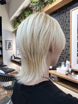 ルーム(Room) メンズウルフ/ホワイトカラー/くびれヘア/アッシュブロンド