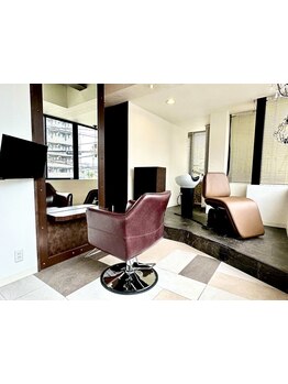 セット面/シャンプー台が共に個室空間＊長時間の施術でも寛いでゆったりと過ごせます♪