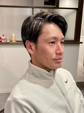 西本整髪 ハイライト ナチュラルパートスタイル