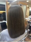 オリーブベージュ