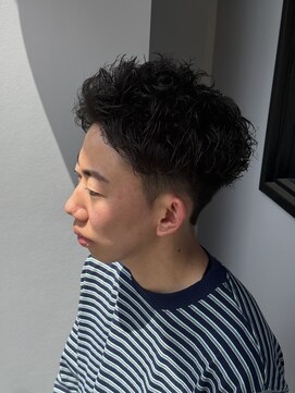 スウェルホワイト(SWELL WHITE) 刈り上げるスパイキーピンパーマ 福岡メンズカット