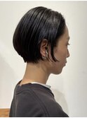 黒髪ショートボブクール系モードスタイル20代30代