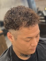 ブレイズマン(BLAZEMAN) 清潔感とストリートを両立するメンズパーマ