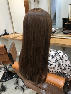 ネイヴィル(navile) ほんのりピンクのブラウンベージュ