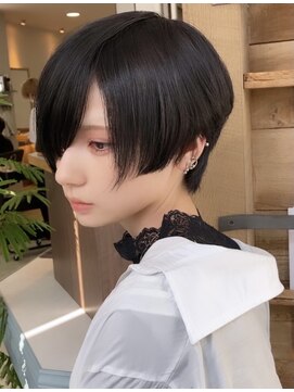 ビュー フクオカ(VIEW FUKUOKA) 美髪にオトナかわいいホワイトグレージュネビージュショートボブ