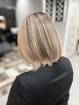 エレクシィ(ELEXY) ミディアムバレイヤージュ　ベージュ