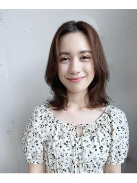 ヘアー 4038(HAIR.4038) 小顔へア、やわらかなフェミニンミディ