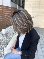 トゥイン 八王子(TWIN)&nbsp;ホワイトブロンド外ハネボブ美髪にイメチェン